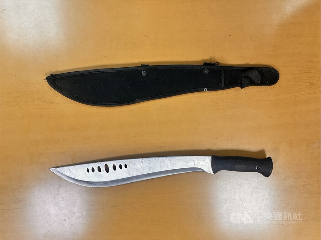 三重男疑當街尋人揮刀嚇壞女騎士 警逮人送辦