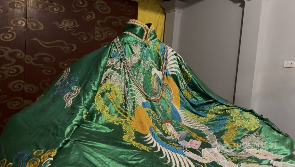 越南古螺城媚珠庵無頭石像