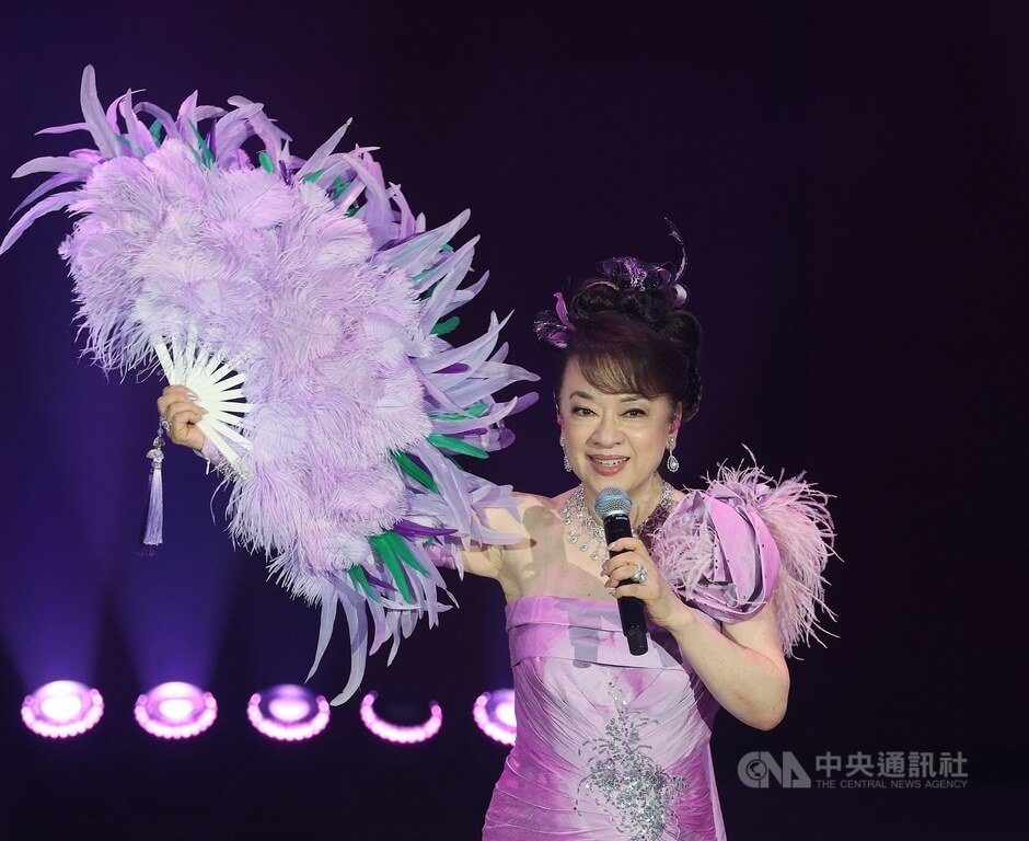 翁倩玉60週年演唱會 白冰冰合唱「家後」