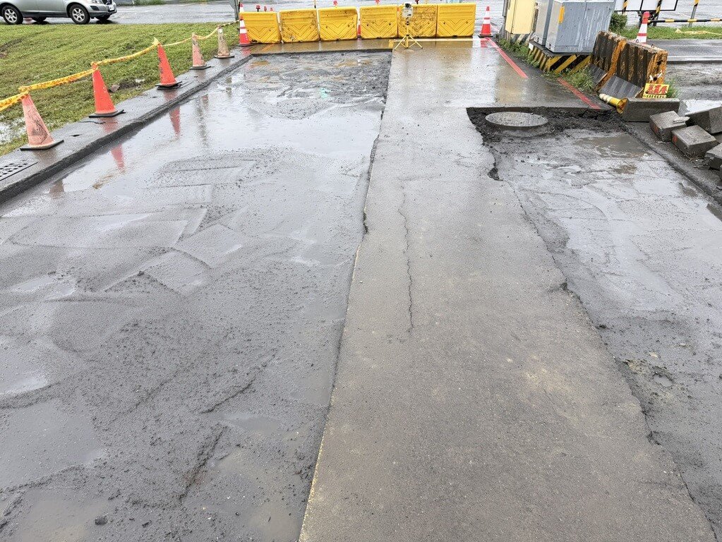 高雄仁武區京文街路面下陷　完成緊急灌漿