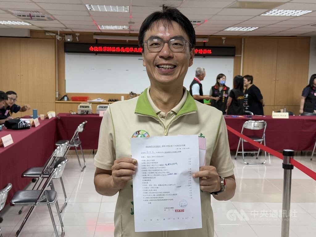 温世政登記參選縣長　盼南投更好
