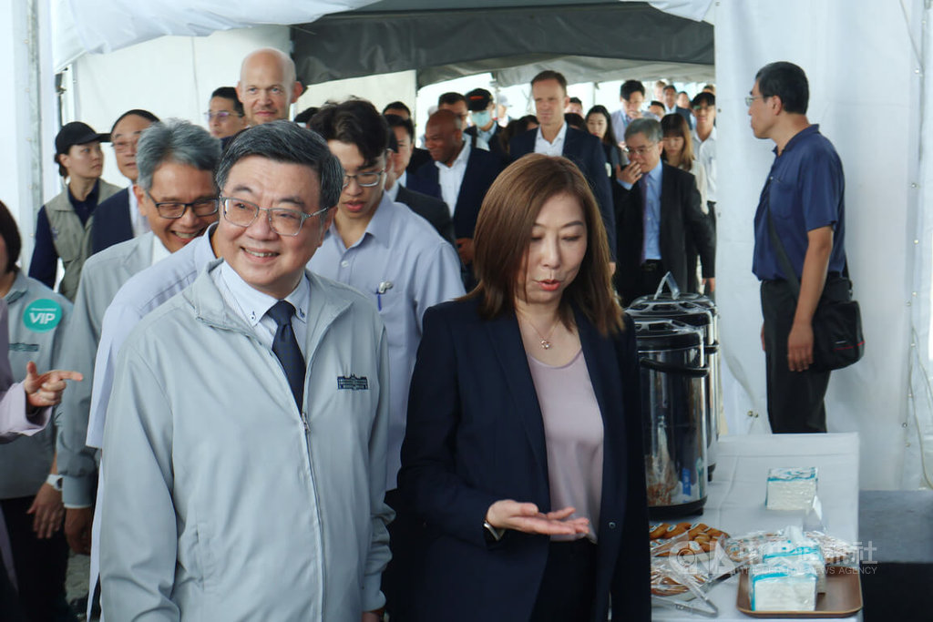 卓榮泰出席沃旭離岸風場完工暨運維儀式