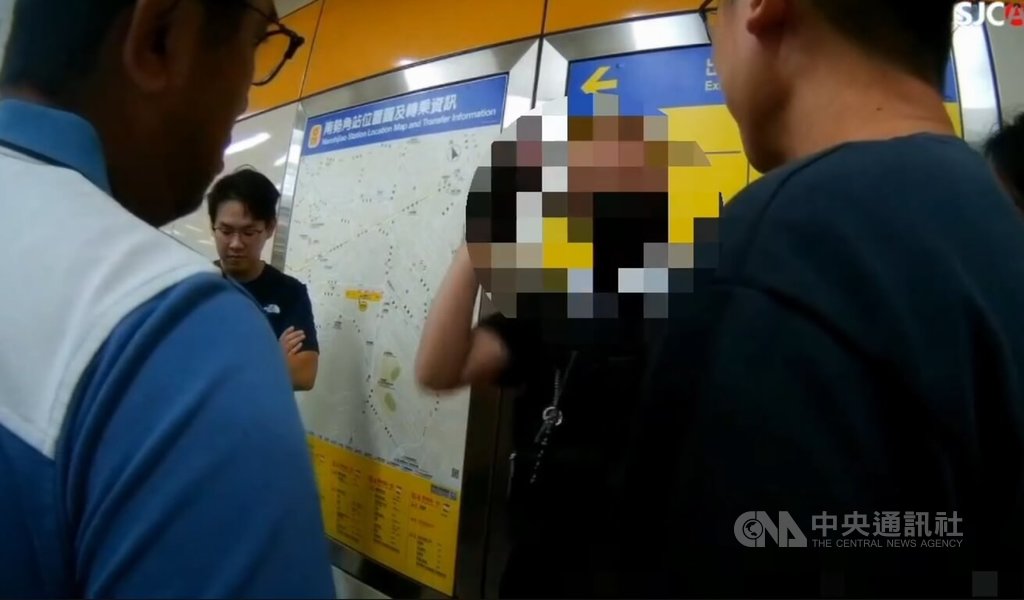 北捷乘客疑攜刀　中和警南勢角站逮人查獲2把露營刀