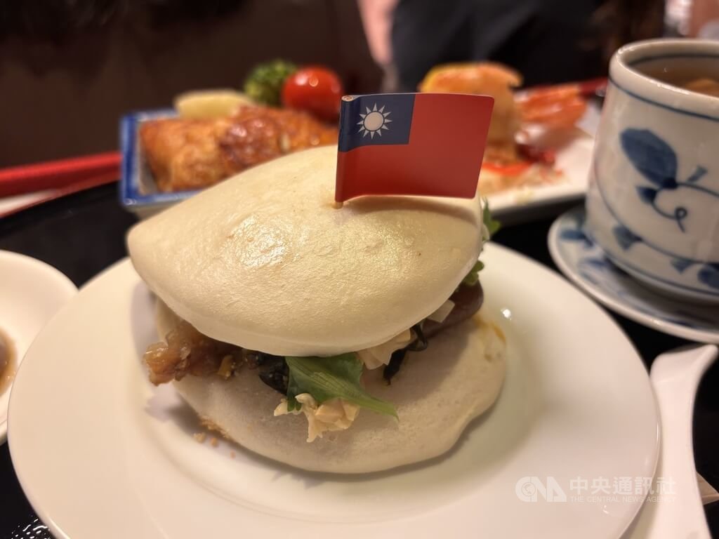 台灣美食國際巡迴講座東京站 刈包端上桌