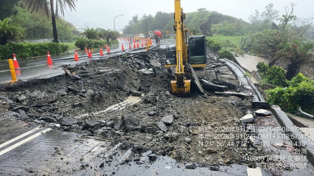 強降雨衝擊　台26線墾丁石牛溪段塌陷僅剩單線