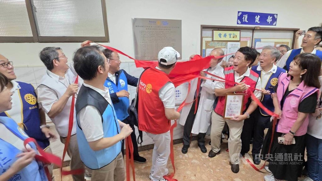 扶輪社等捐贈澎湖惠民醫院AI復健設施