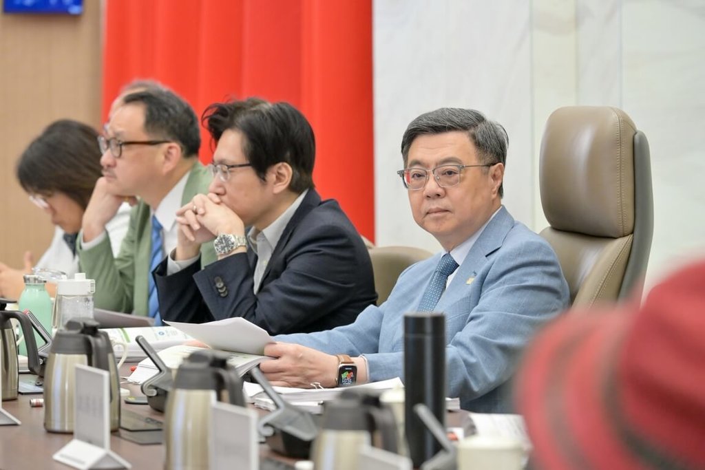 卓榮泰:推動高風險駕駛違規肇事強制險加費機制 卓榮泰:推動高風險駕駛違規肇事強制險加費機制