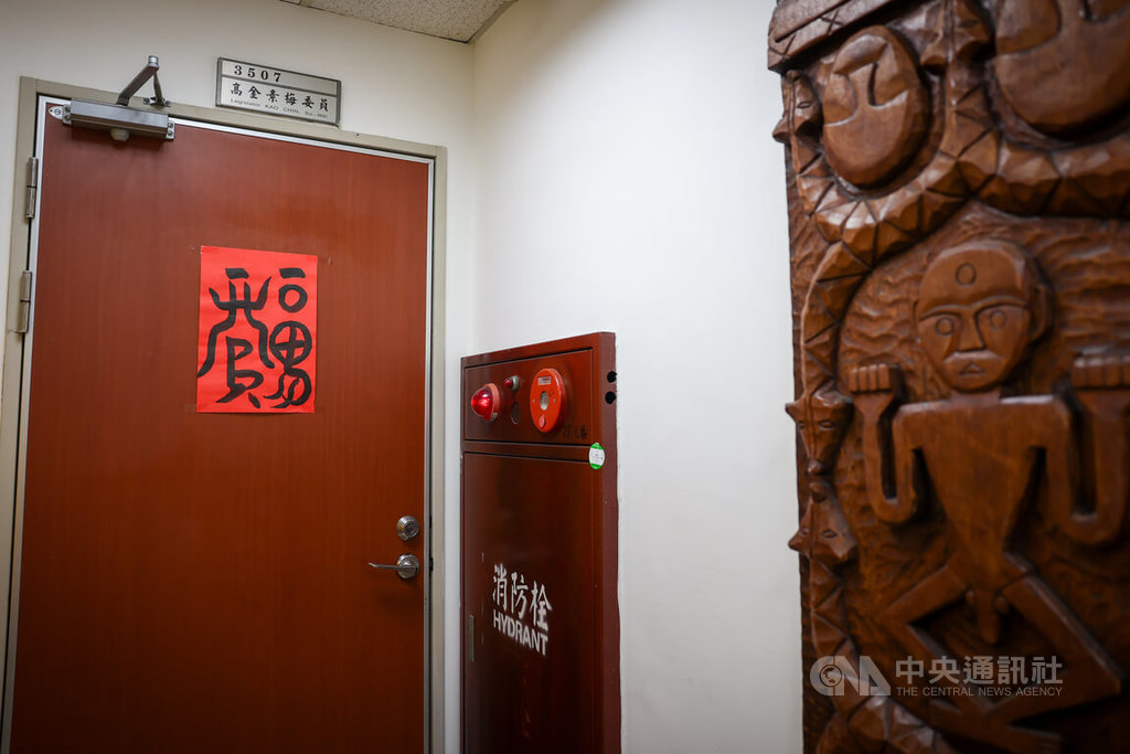 涉協助張俊傑逃匿 高金素梅陳姓助理5萬元交保 涉協助張俊傑逃匿 高金素梅陳姓助理5萬元交保