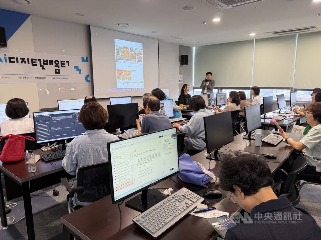 韓國推AI數位學習 8旬銀髮族克服自助點餐機:學習不分年齡 韓國推AI數位學習 8旬銀髮族克服自助點餐機:學習不分年齡