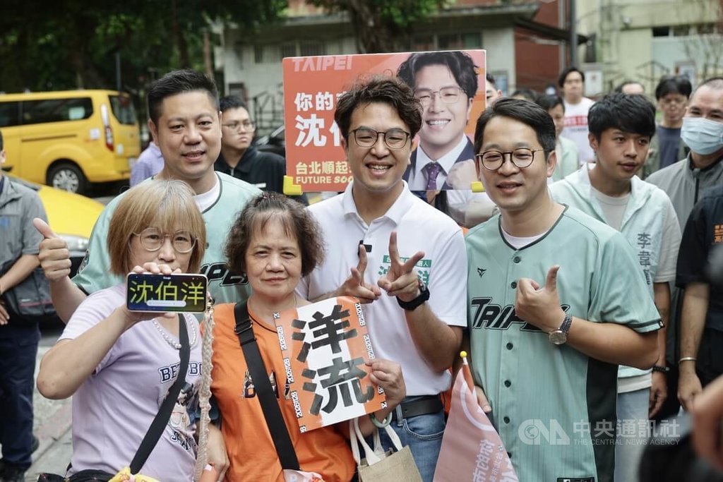 沈伯洋赴大稻埕慈聖宮掃街拜票（2）