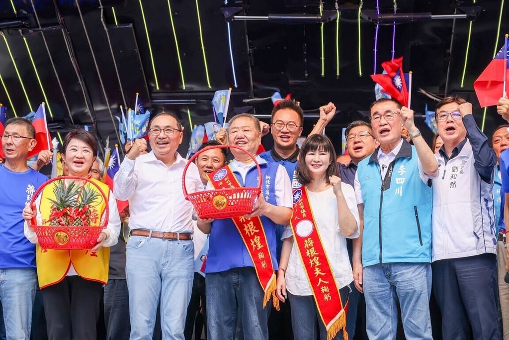 盧秀燕侯友宜同框挺李四川　蘇巧慧土城掃街