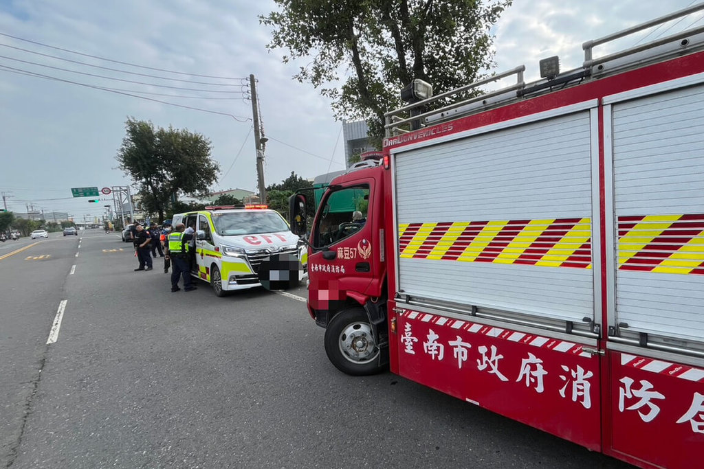 台南男持刀隨機傷2路人 遭警開槍制伏 台南男持刀隨機傷2路人 遭警開槍制伏