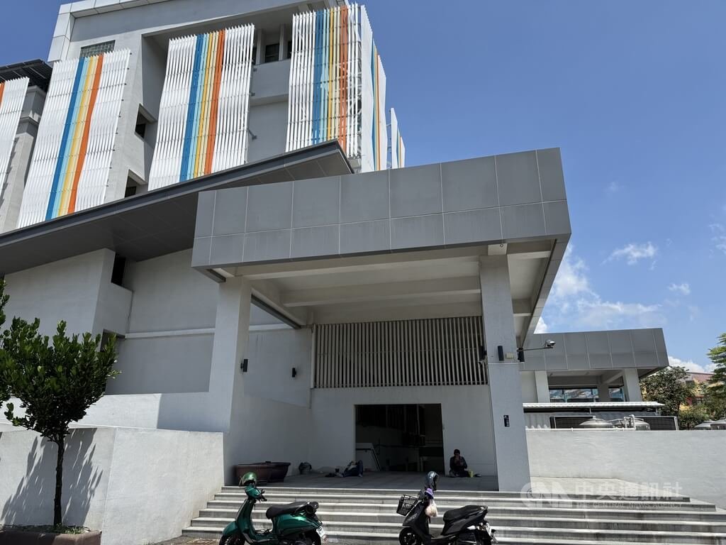 前鎮漁港文化館招牌卸除（3）