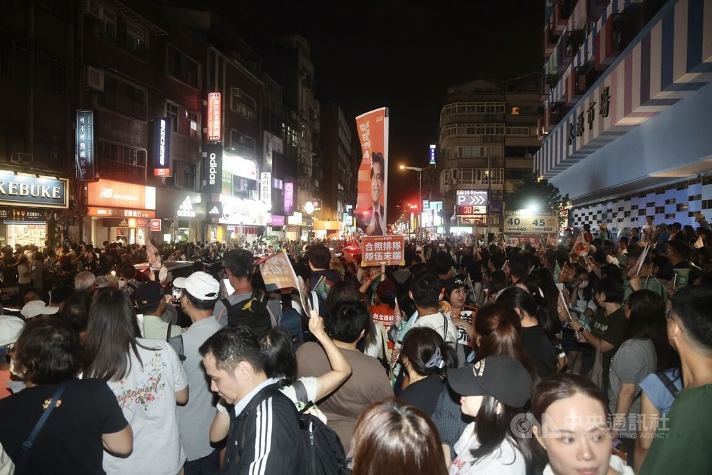 沈伯洋公館夜市掃街拜票（3）