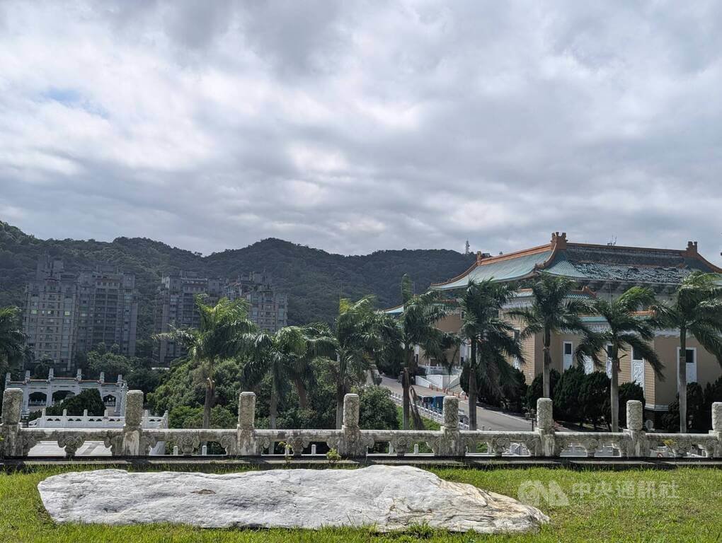 故宮北院研究大樓屋頂瓦片滑落（2）