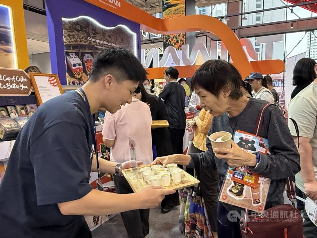 泰國民眾品嚐台灣茶