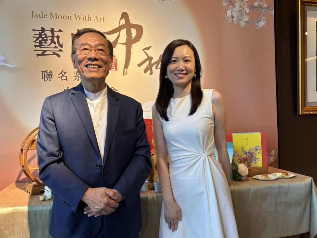 親力親為的廖明堅(左)身邊，總有一位他最得力的助理，他的女兒，也是一之軒永續長廖珮綺(右)。