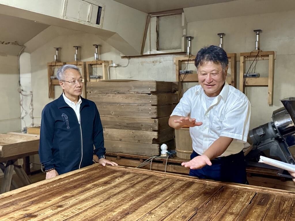 宜蘭酒米運抵日本　林茂盛參訪釀造進度