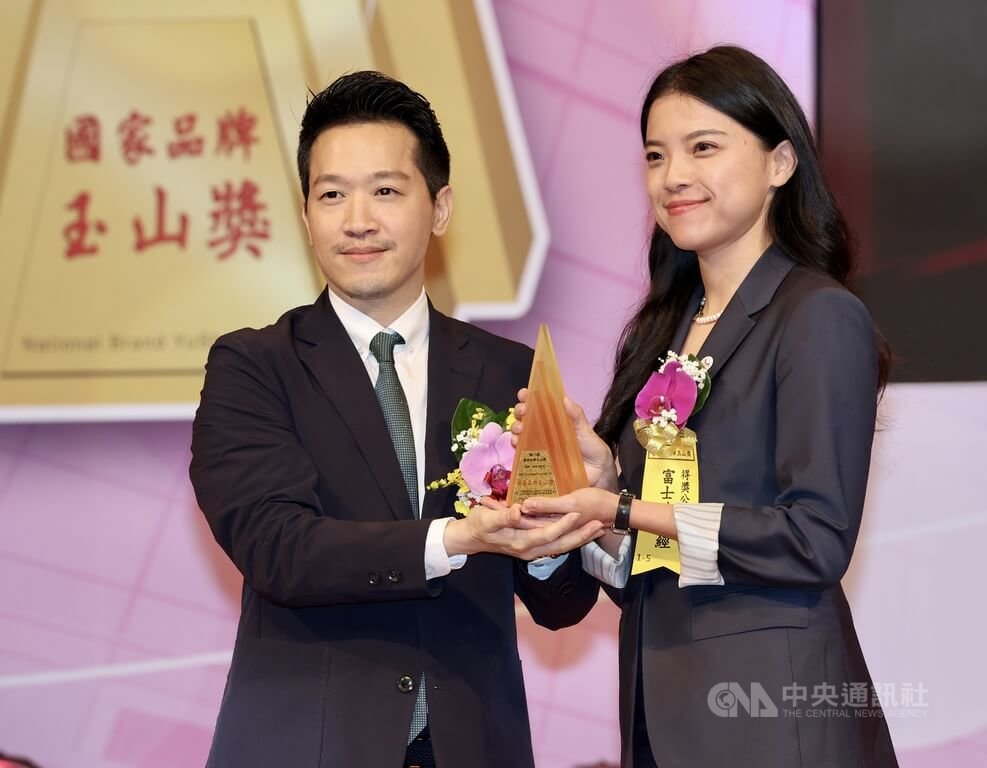 何志偉出席國家品牌玉山獎頒獎典禮（2）