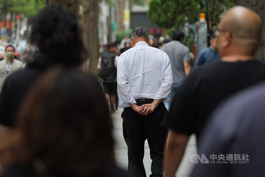 最低工資審議24日登場 挑戰連11漲月薪破3萬元