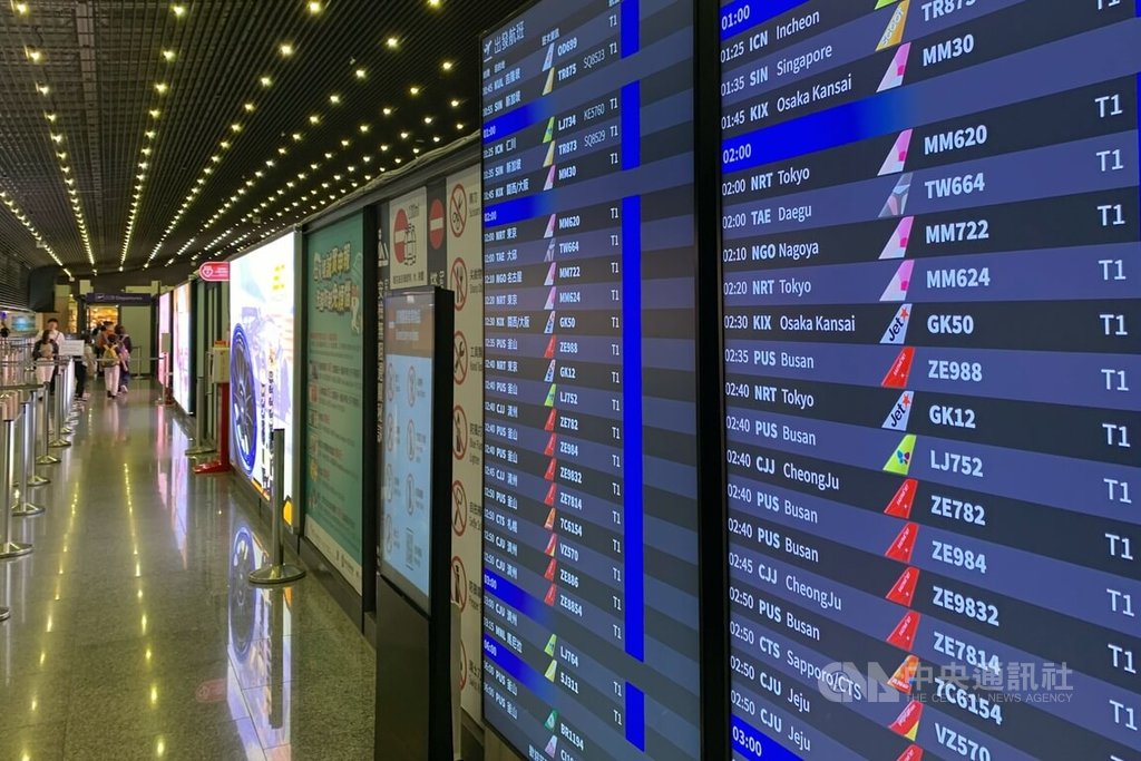 中秋教師節疏運首日桃機人潮略增 各單位加派人手作業順暢 中秋教師節疏運首日桃機人潮略增 各單位加派人手作業順暢