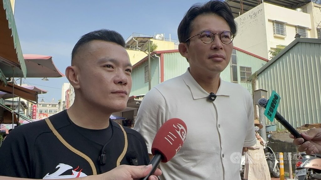 陪台中市議員參選人掃街　黃國昌受訪