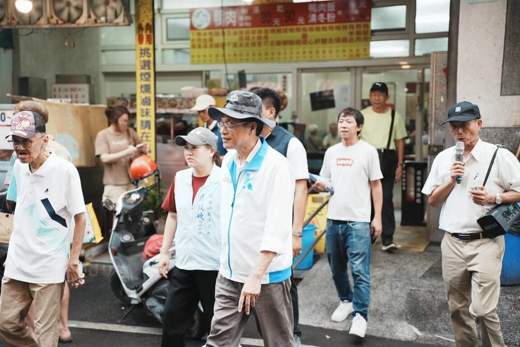 蘇清泉中秋節現身恆春　陪盧玟欣掃街拜票