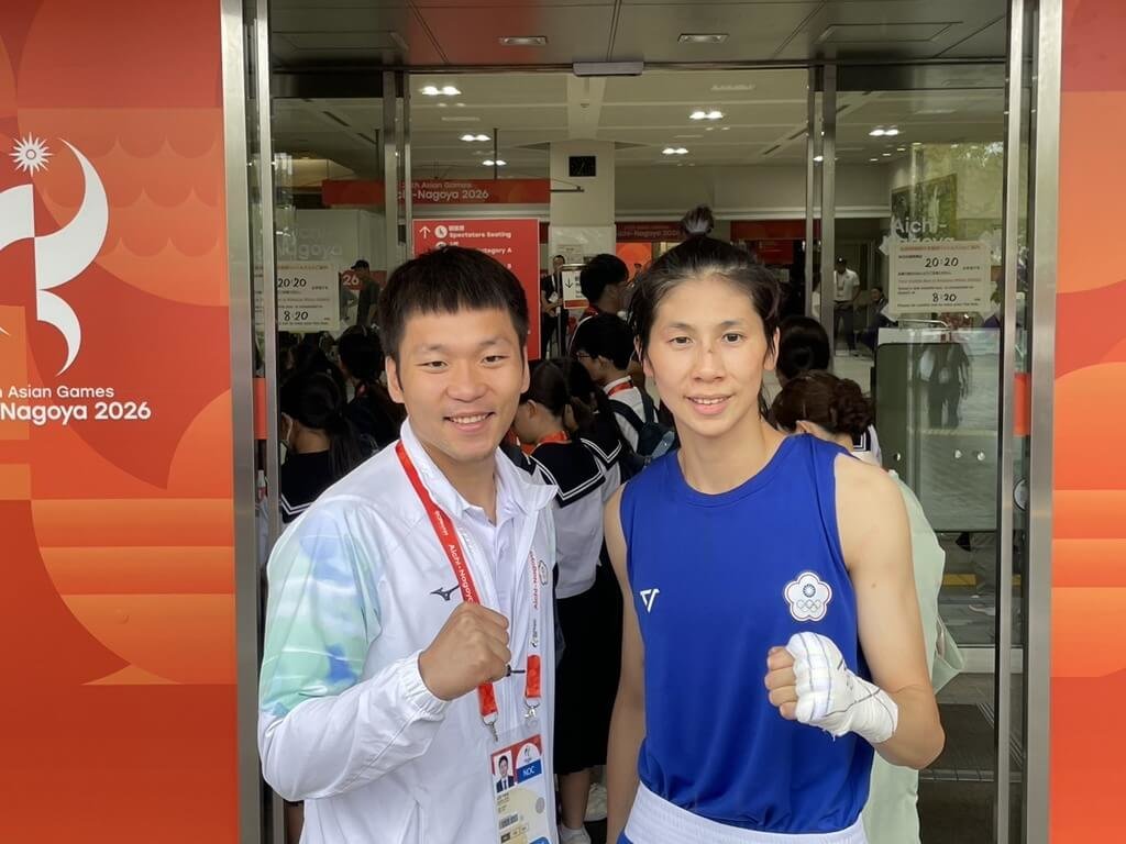 運動部長李洋幫林郁婷打氣