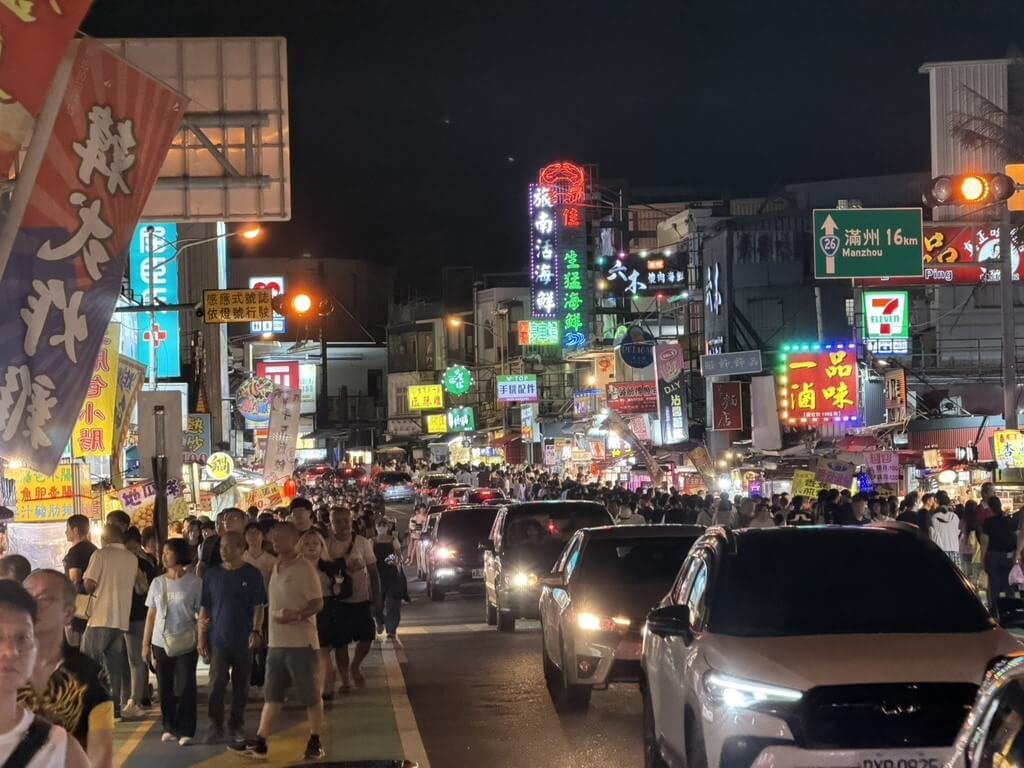 中秋暨教師節連假好天氣　墾丁大街湧人潮