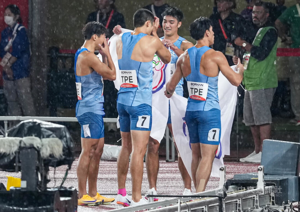 台灣4x100男子接力隊摘銀 楊俊瀚嘆可惜:都想好奪金感言了
