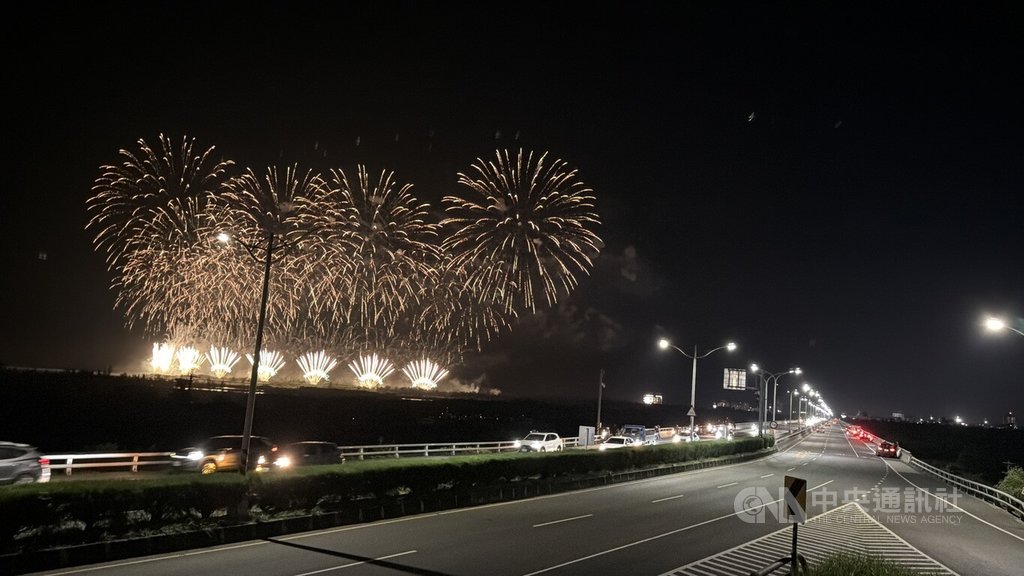 國慶焰火在台東 加碼餐車市集和南島派對 國慶焰火在台東 加碼餐車市集和南島派對