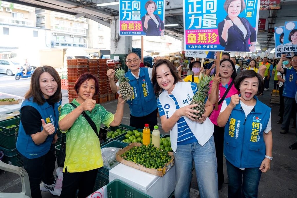 選戰倒數　柯志恩早上掃市場、晚上唱廟口