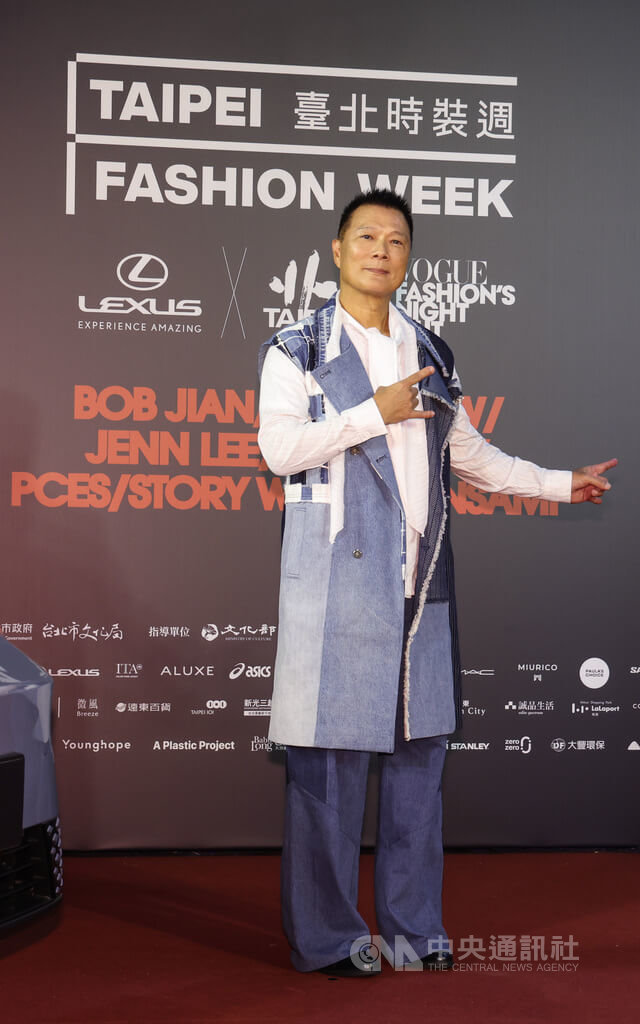 蔡詩萍出席台北時裝週跨界時尚大秀