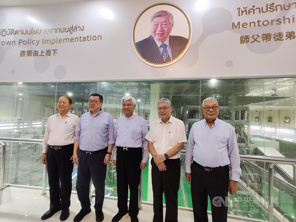 泰國南僑廠持續擴產　集團高層現場合影