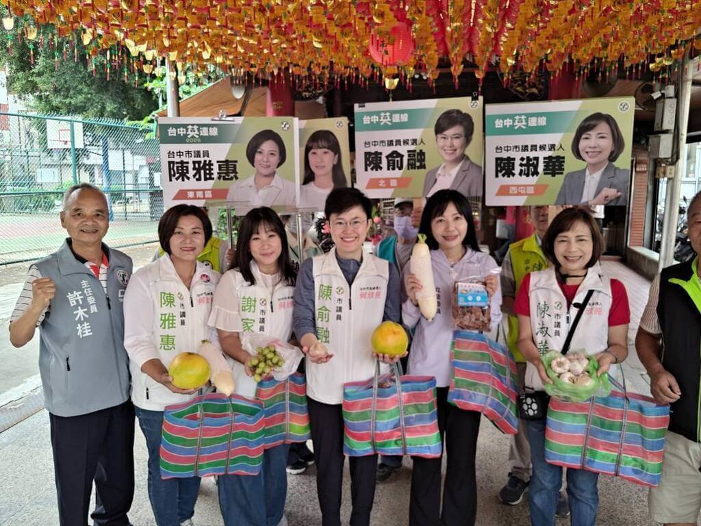 吳沛憶台中掃街 帶領綠女將水湳市場拜票 吳沛憶台中掃街 帶領綠女將水湳市場拜票
