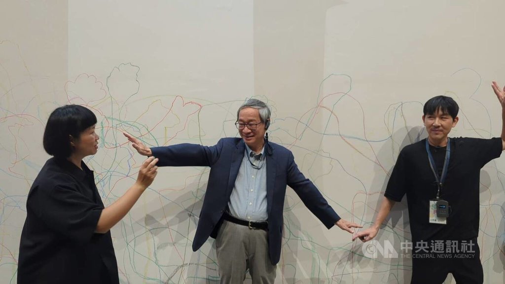 「台灣光譜」展返台展出 李遠蠟筆留身影盼成洋流 「台灣光譜」展返台展出 李遠蠟筆留身影盼成洋流