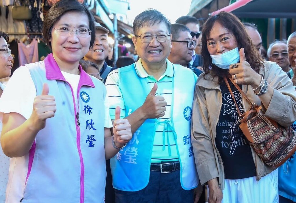 楊文科陪徐欣瑩竹東市場拜票 挺藍營參選團隊 楊文科陪徐欣瑩竹東市場拜票 挺藍營參選團隊