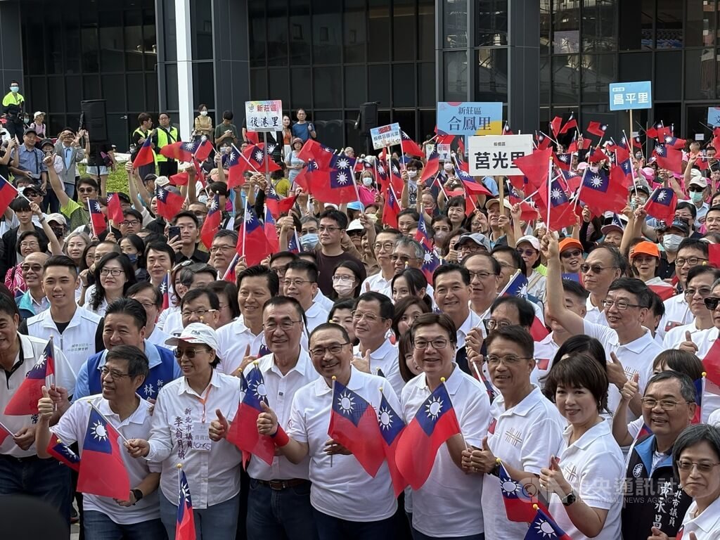 侯友宜任內最後國慶升旗 第二行政中心命名「三重安芯中心」 侯友宜任內最後國慶升旗 第二行政中心命名「三重安芯中心」