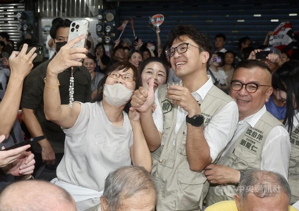 沈伯洋出席萬華廣照宮活動爭取支持（2）