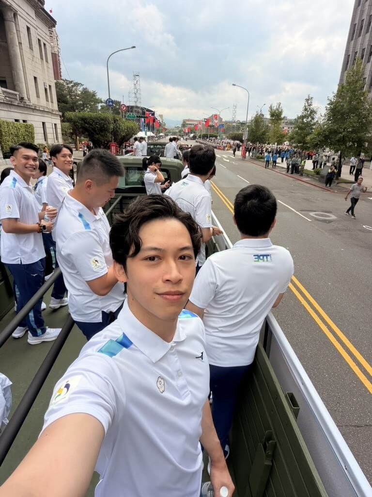 亞運英雄蕭佑然參與國慶遊行
