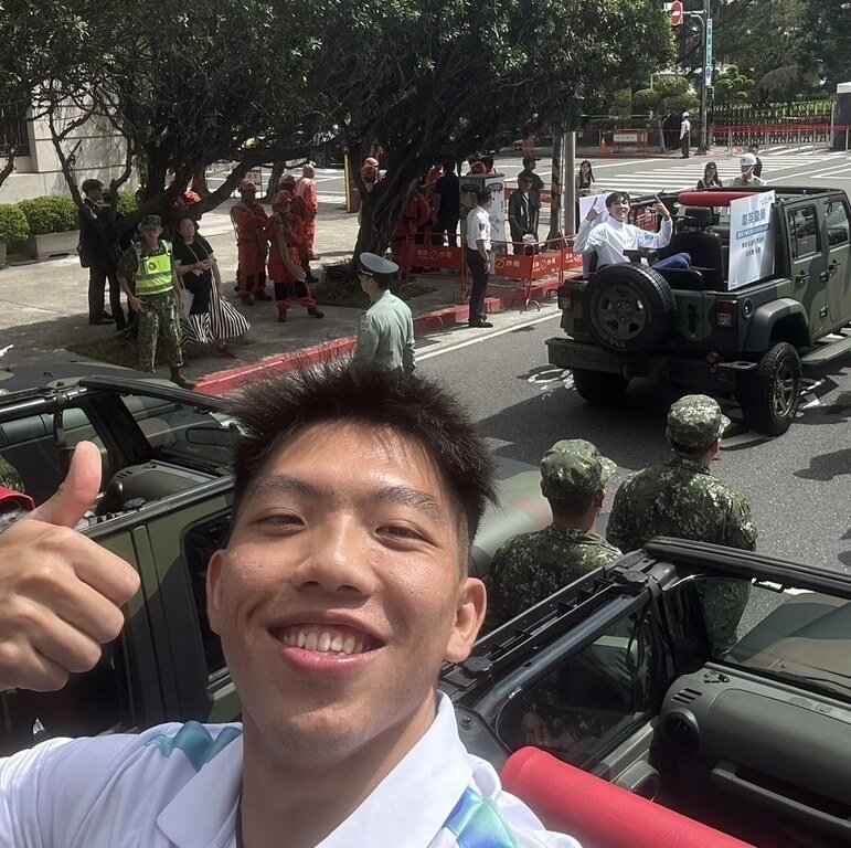國慶遊行　林仲威開心初體驗（1）