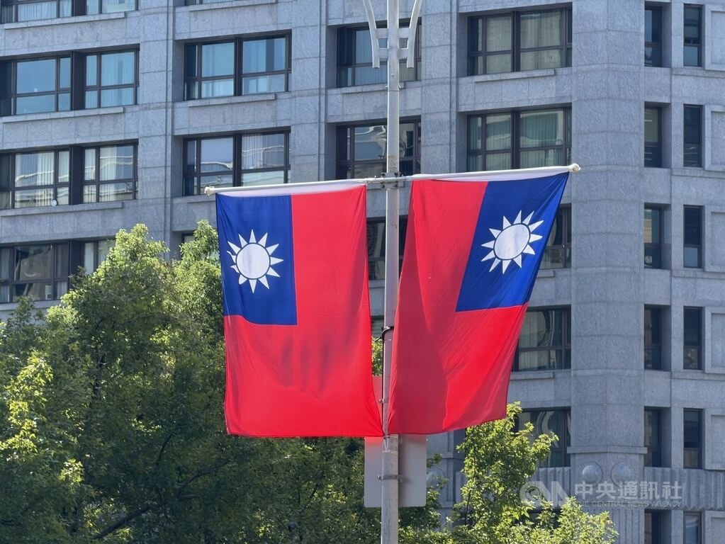 路上國旗有細節　需含金色旗頭、白色旗桿