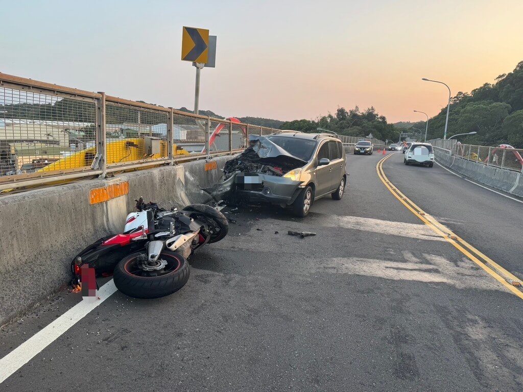 苗縣台13甲線德照橋重機與小客車碰撞 菲籍騎士墜橋不治 苗縣台13甲線德照橋重機與小客車碰撞 菲籍騎士墜橋不治