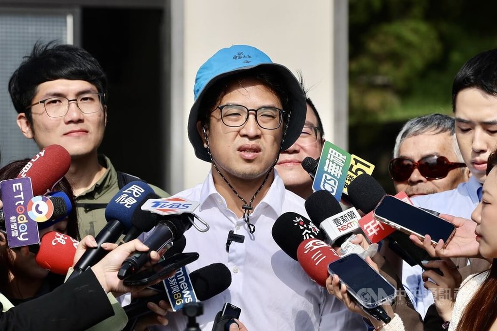 蔣萬安列席行政院提松機遷移 沈伯洋:可能是去補課 蔣萬安列席行政院提松機遷移 沈伯洋:可能是去補課