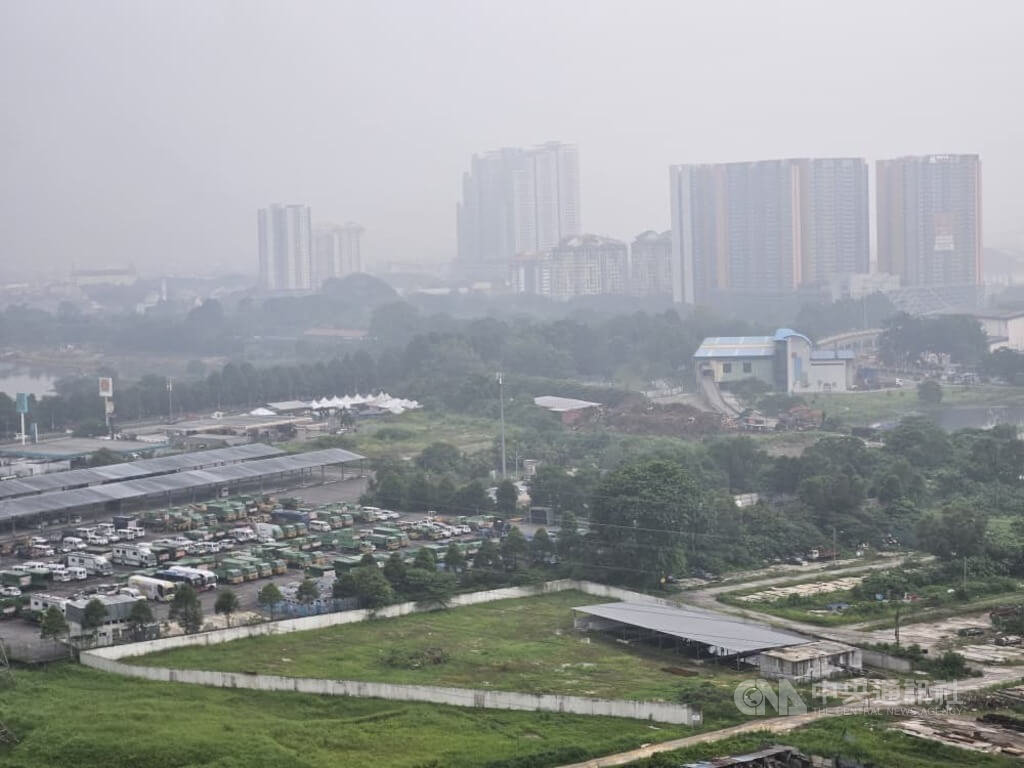 跨境煙霾籠罩大馬遠處高樓輪廓模糊