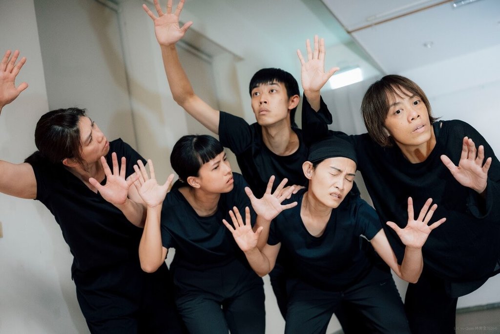莫比斯圓環創作公社新戲「非常譯外：群盲」