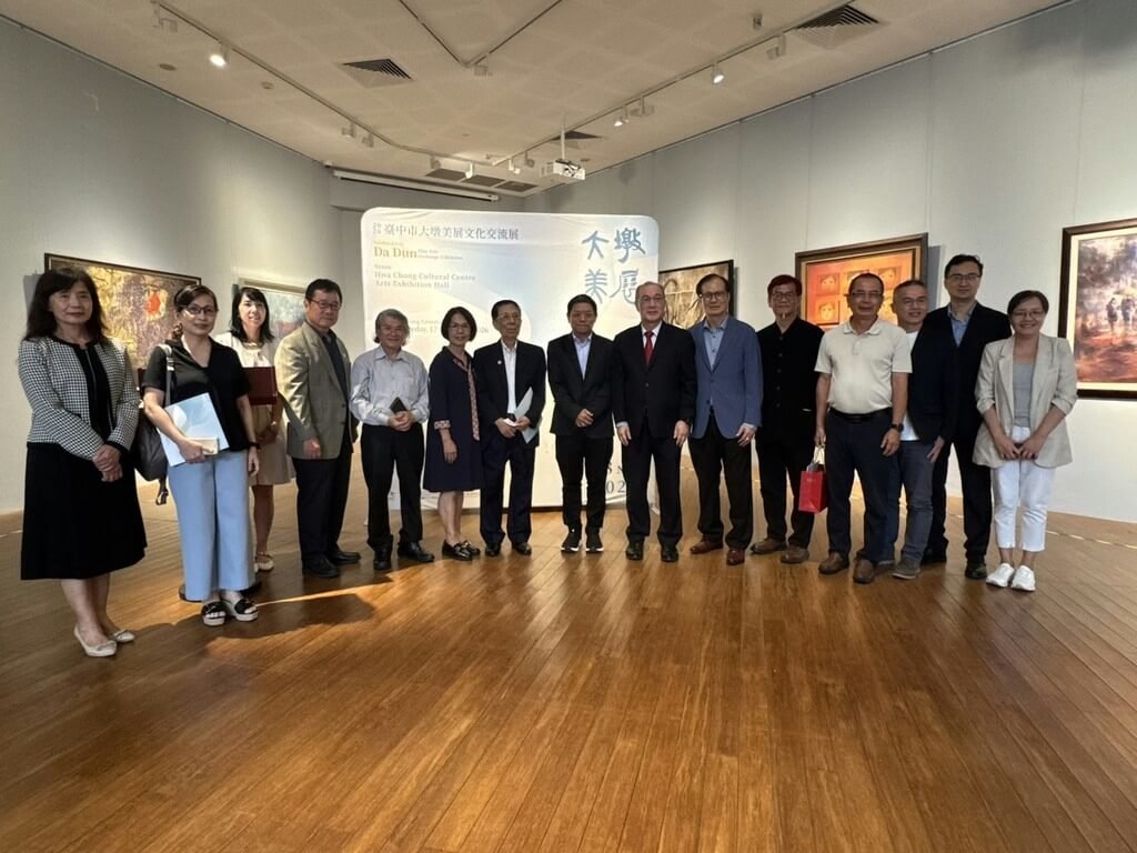 台中大墩美展新加坡開幕　展出典藏作品