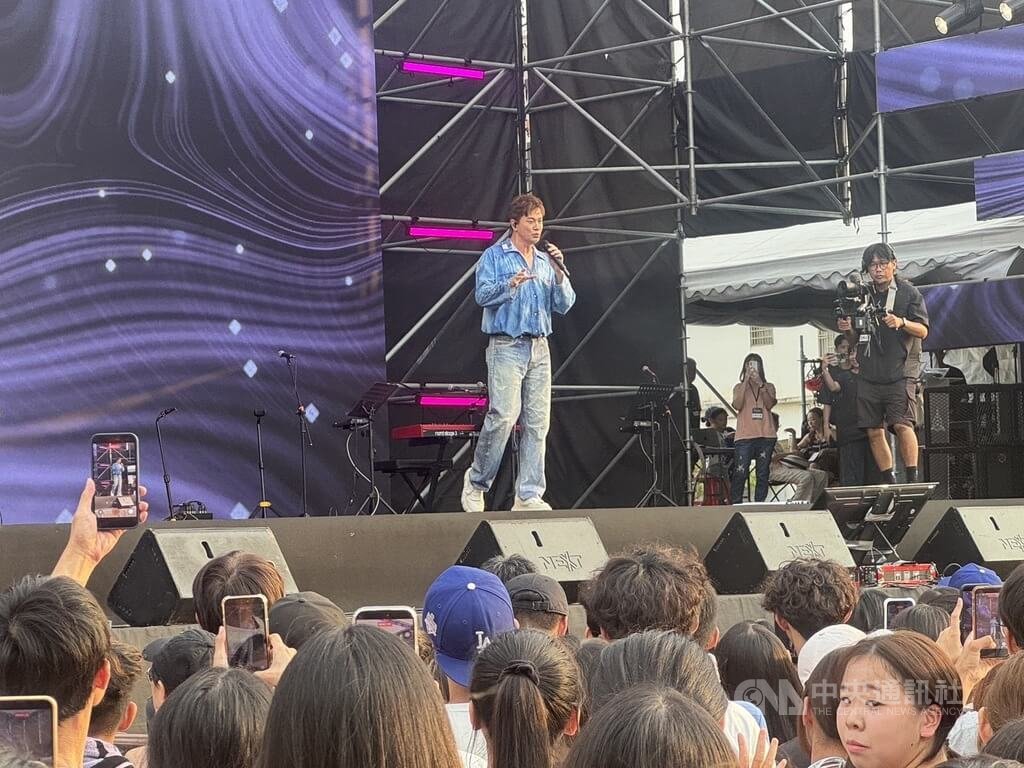 竹市巨星演唱會　李聖傑深情高歌