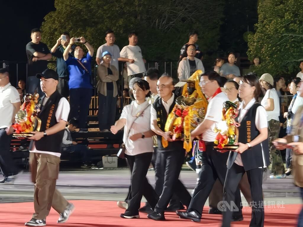 昆山台商媽祖回鑾 期望固定頻率回鹿港娘家 昆山台商媽祖回鑾 期望固定頻率回鹿港娘家