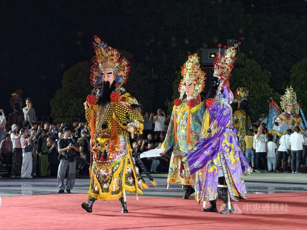 台商媽祖回鑾昆山天后宮  千里眼順風耳開道